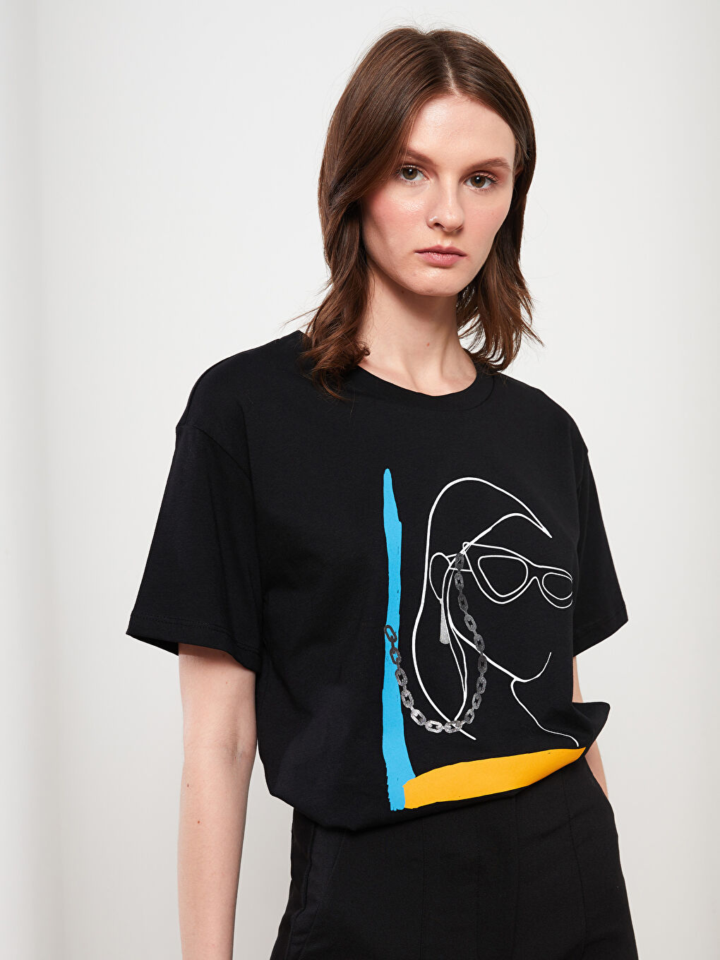 Siyah Bisiklet Yaka Baskılı Kısa Kollu Pamuklu Kadın Tişört-1