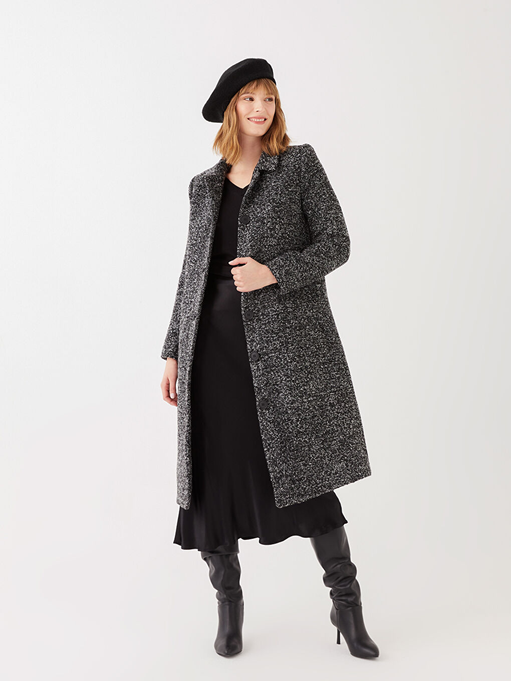 Siyah Gömlek Yaka Desenli Uzun Kollu Kadın Kaşe Kaban-1