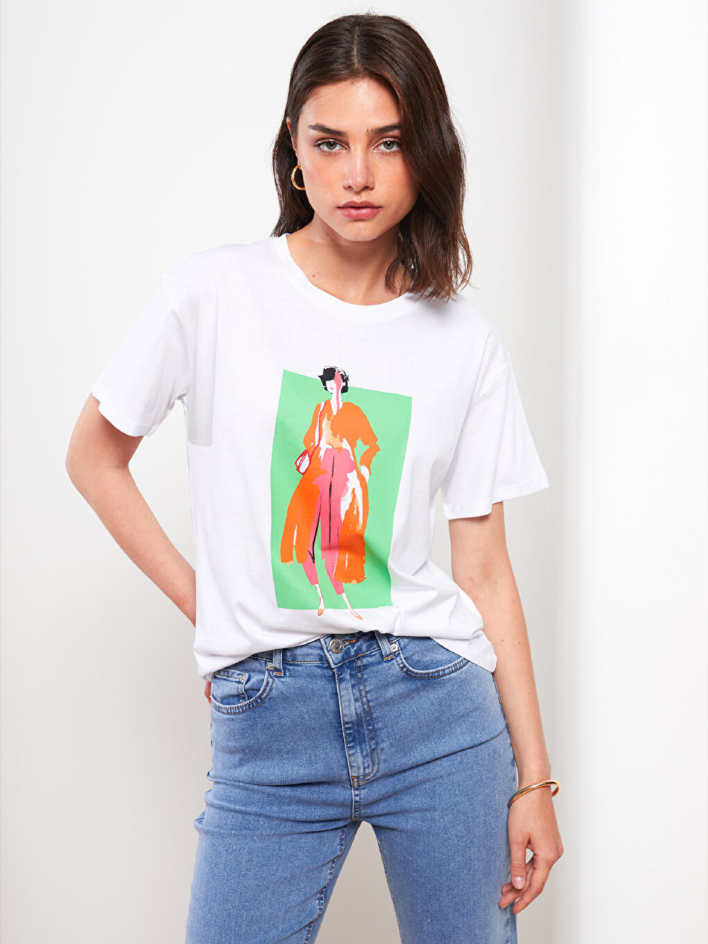 Beyaz Bisiklet Yaka Baskılı Kısa Kollu Pamuklu Kadın Tişört