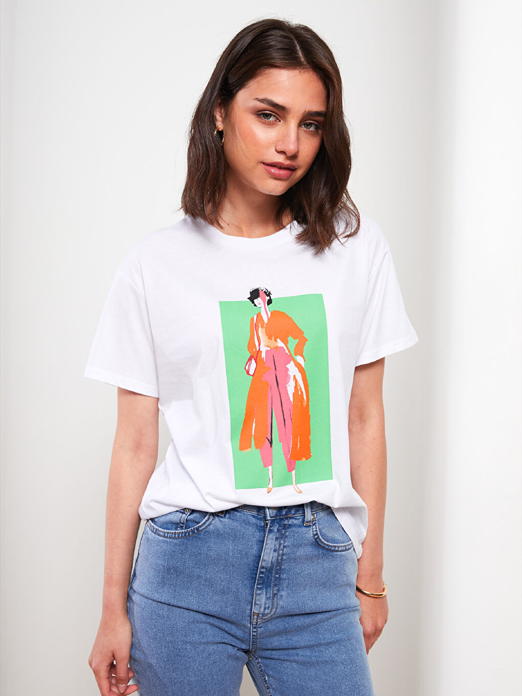 Beyaz Bisiklet Yaka Baskılı Kısa Kollu Pamuklu Kadın Tişört-1