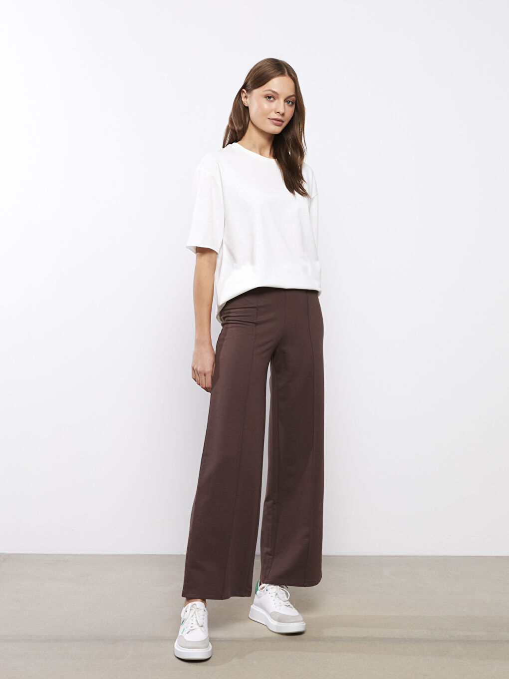 Women's Elastic Waist Comfortable Fit Plain Sweatpants