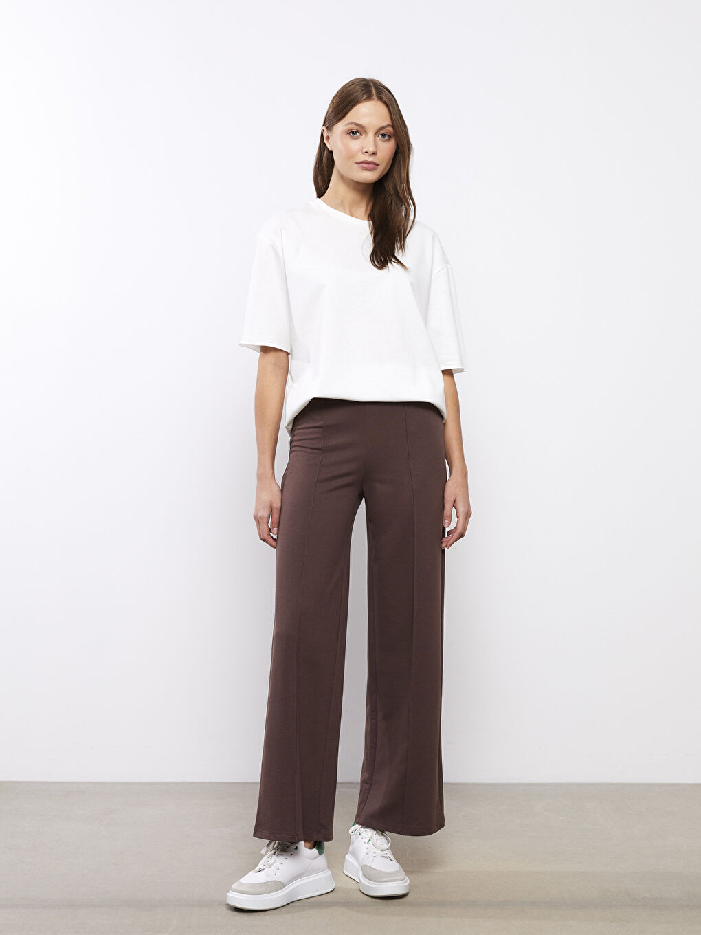 Women's Elastic Waist Comfortable Fit Plain Sweatpants-1