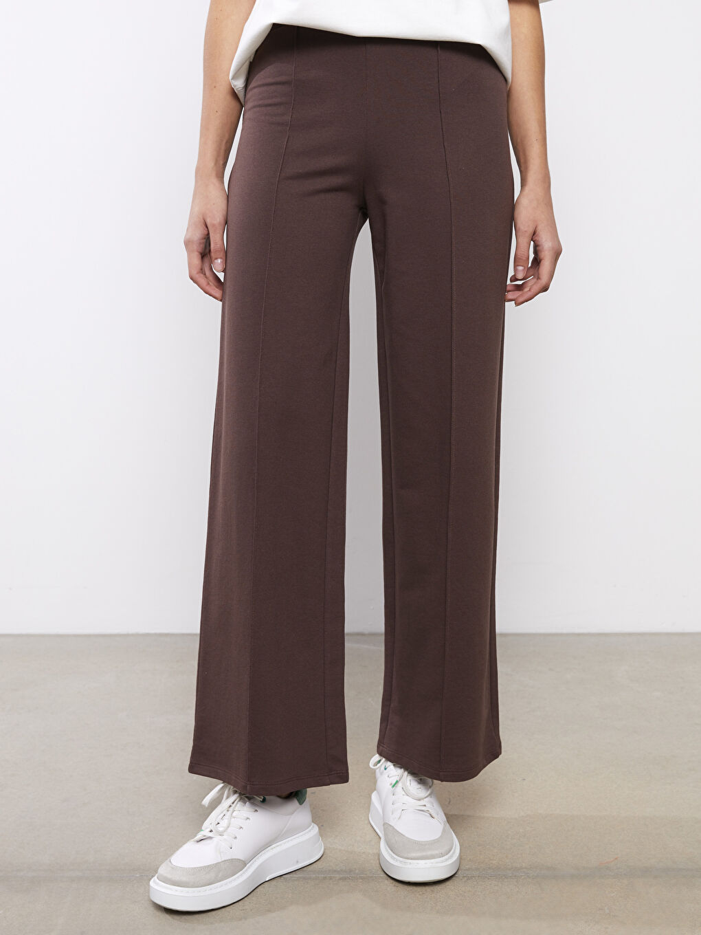 Women's Elastic Waist Comfortable Fit Plain Sweatpants-2