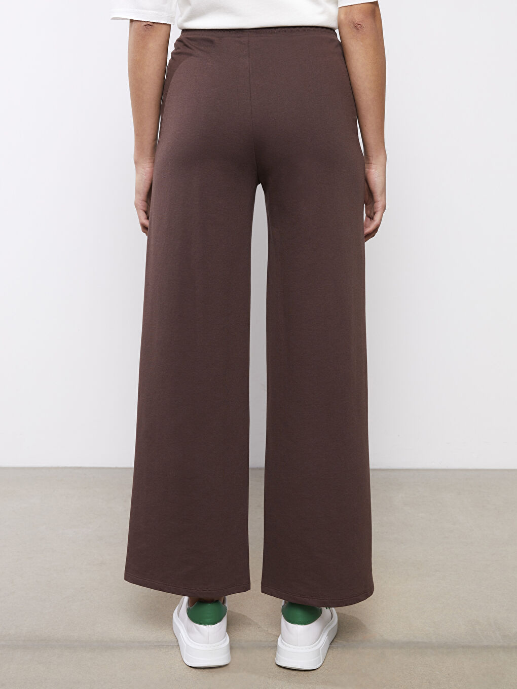 Women's Elastic Waist Comfortable Fit Plain Sweatpants-4