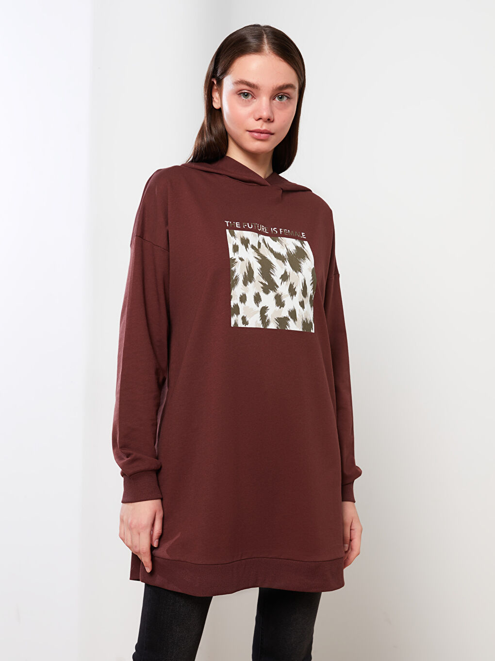 LCW Modest Kahverengi Kapüşonlu Baskılı Oversize Kadın Sweatshirt Tunik - 1