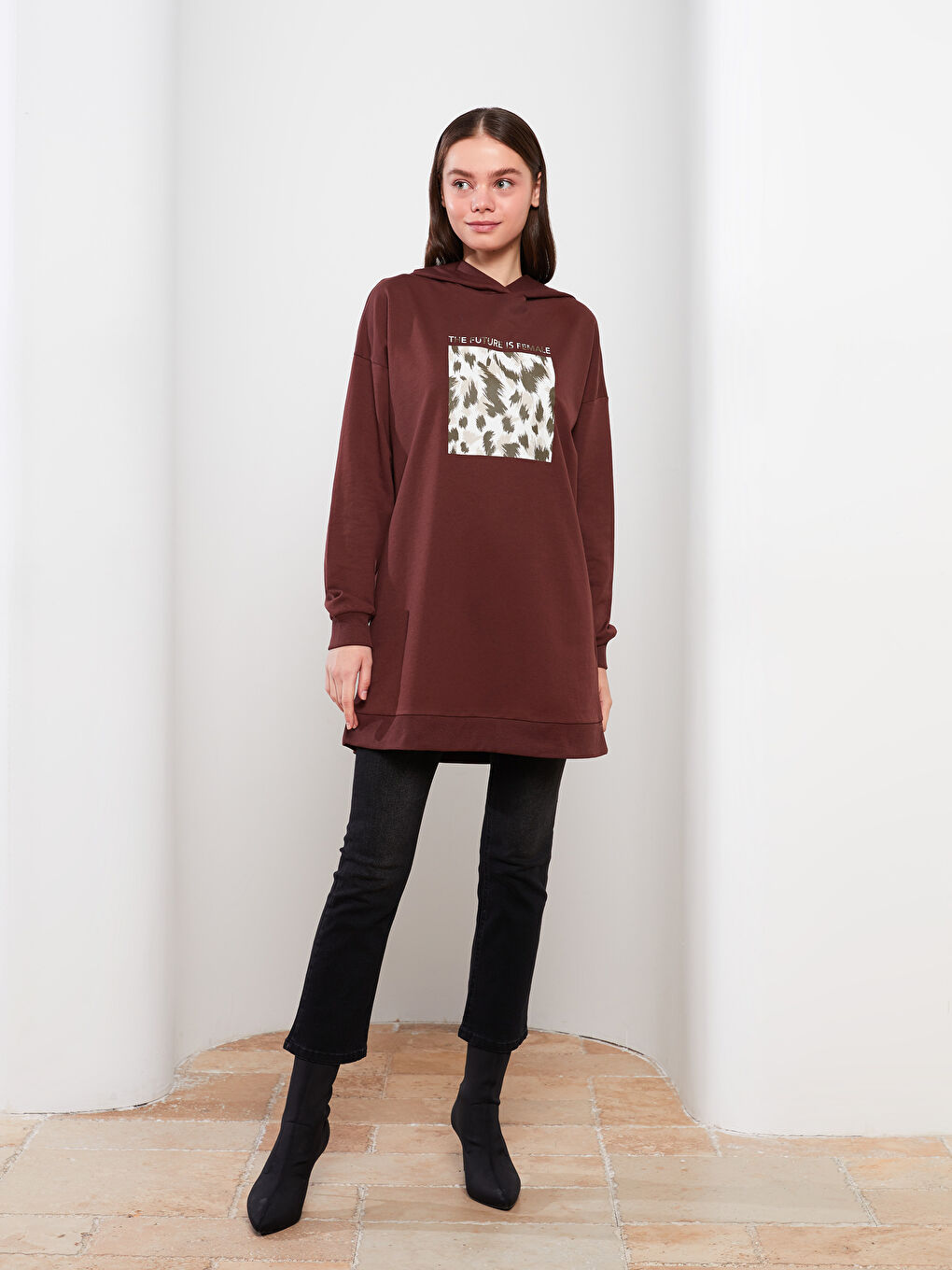 LCW Modest Kahverengi Kapüşonlu Baskılı Oversize Kadın Sweatshirt Tunik - 2