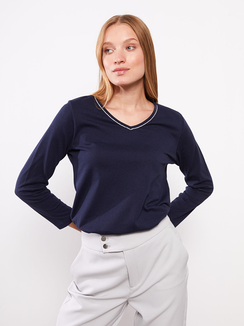 Blouse pour Femmes à Manches Longues et Encolure en V Uni-1