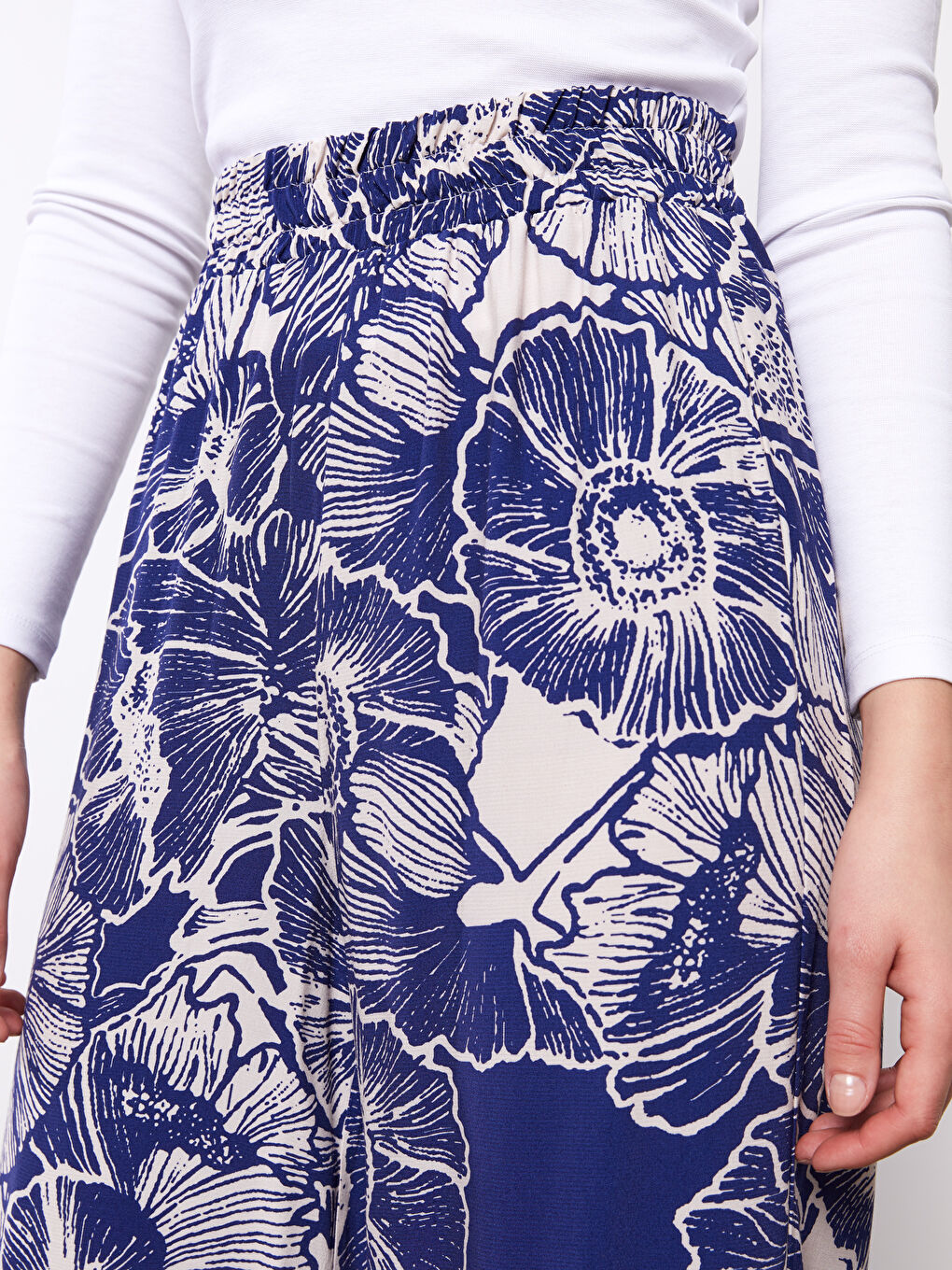 Mavi Beli Lastikli Rahat Kalıp Desenli Viskon Kadın Pantolon-2