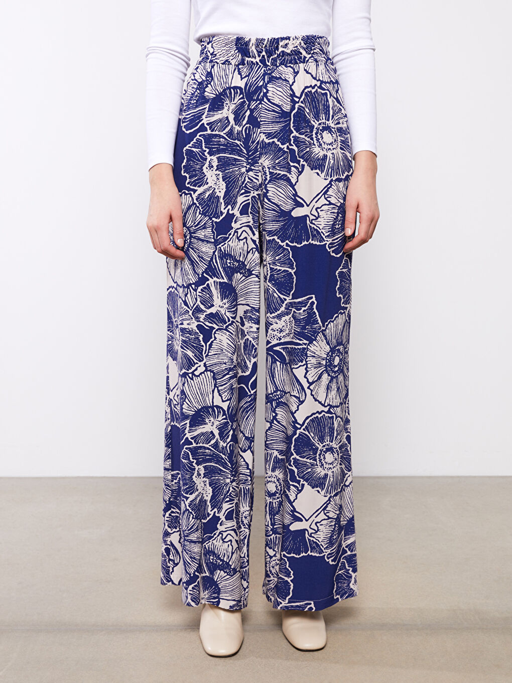 Mavi Beli Lastikli Rahat Kalıp Desenli Viskon Kadın Pantolon-3