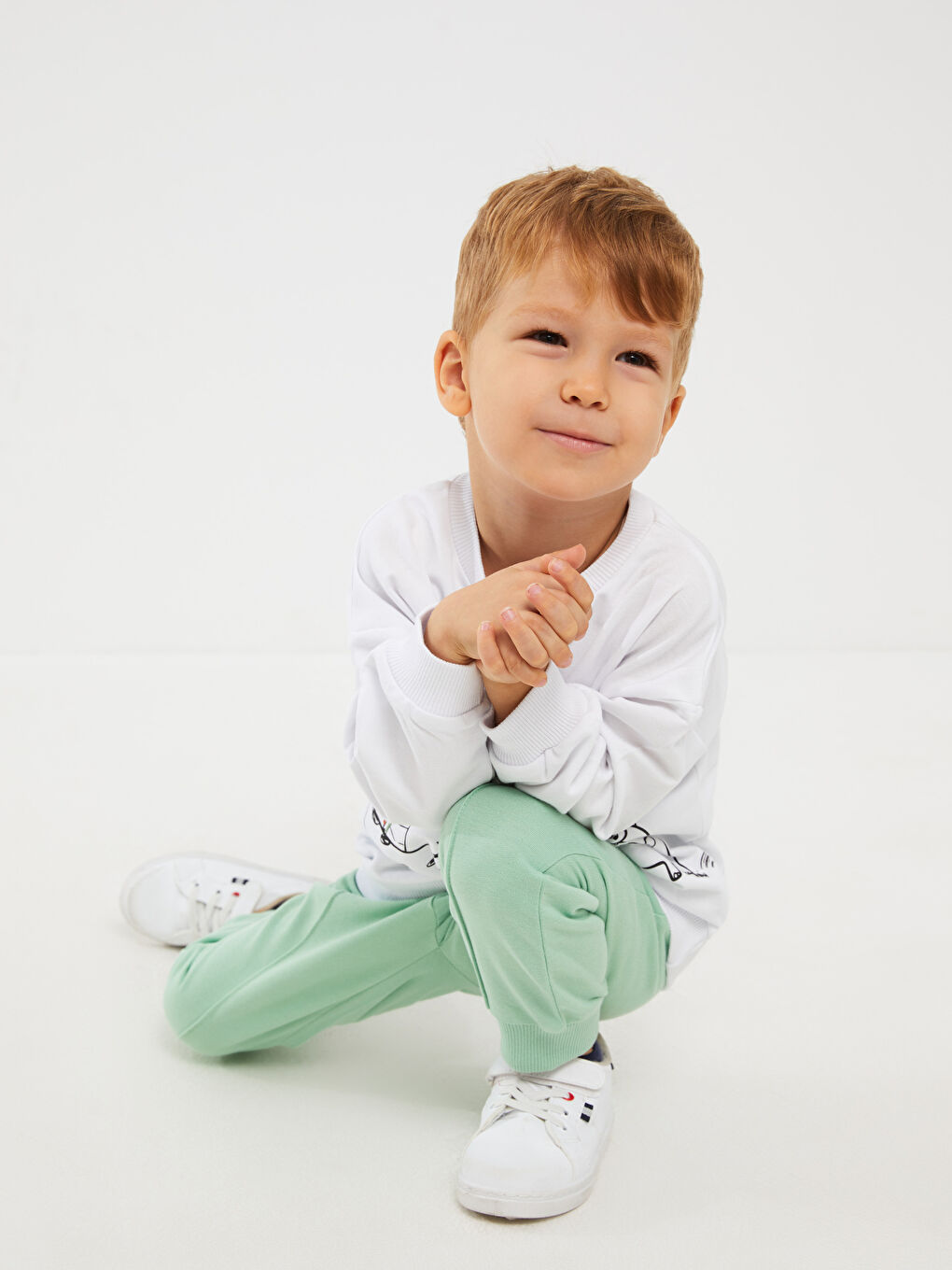 Beyaz Bisiklet Yaka Uzun Kollu Baskılı Erkek Bebek Sweatshirt ve Pantolon 2'li Takım-1