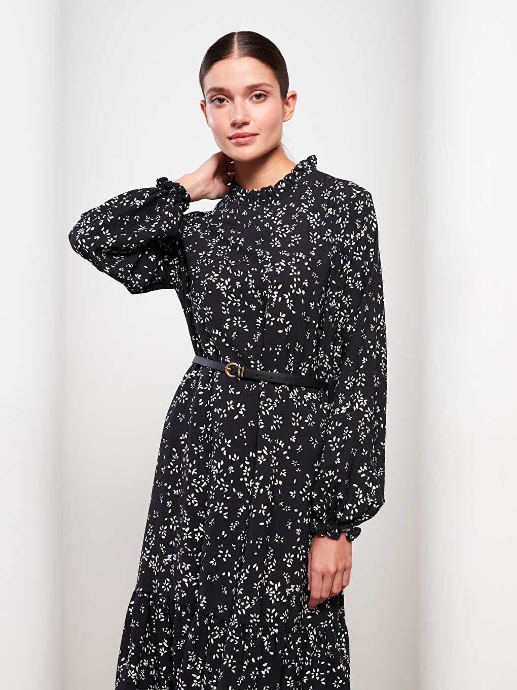 Siyah Fırfırlı Dik Yaka Desenli Uzun Kollu Kadın Elbise ve Kemer Takımı-2