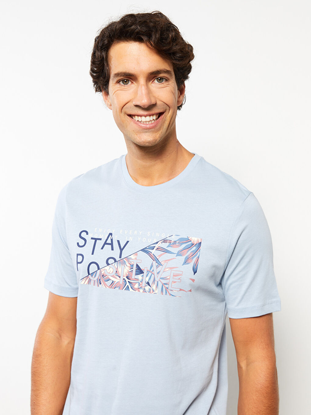 تيشيرت رجالي ياقة دائرية كم قصير مطبوع قطن ممشط