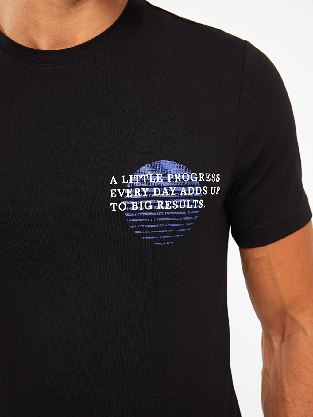 تيشيرت رجالي ياقة دائرية كم قصير مطبوع قطن ممشط-3