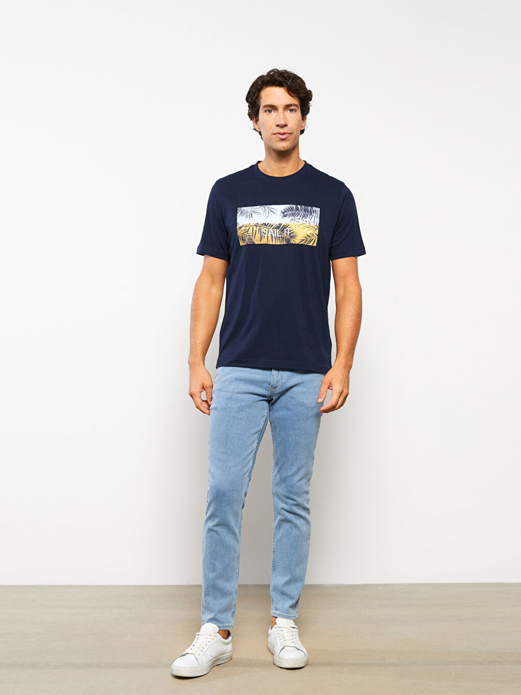 تيشيرت رجالي كم قصير مطبوع بياقة دائرية