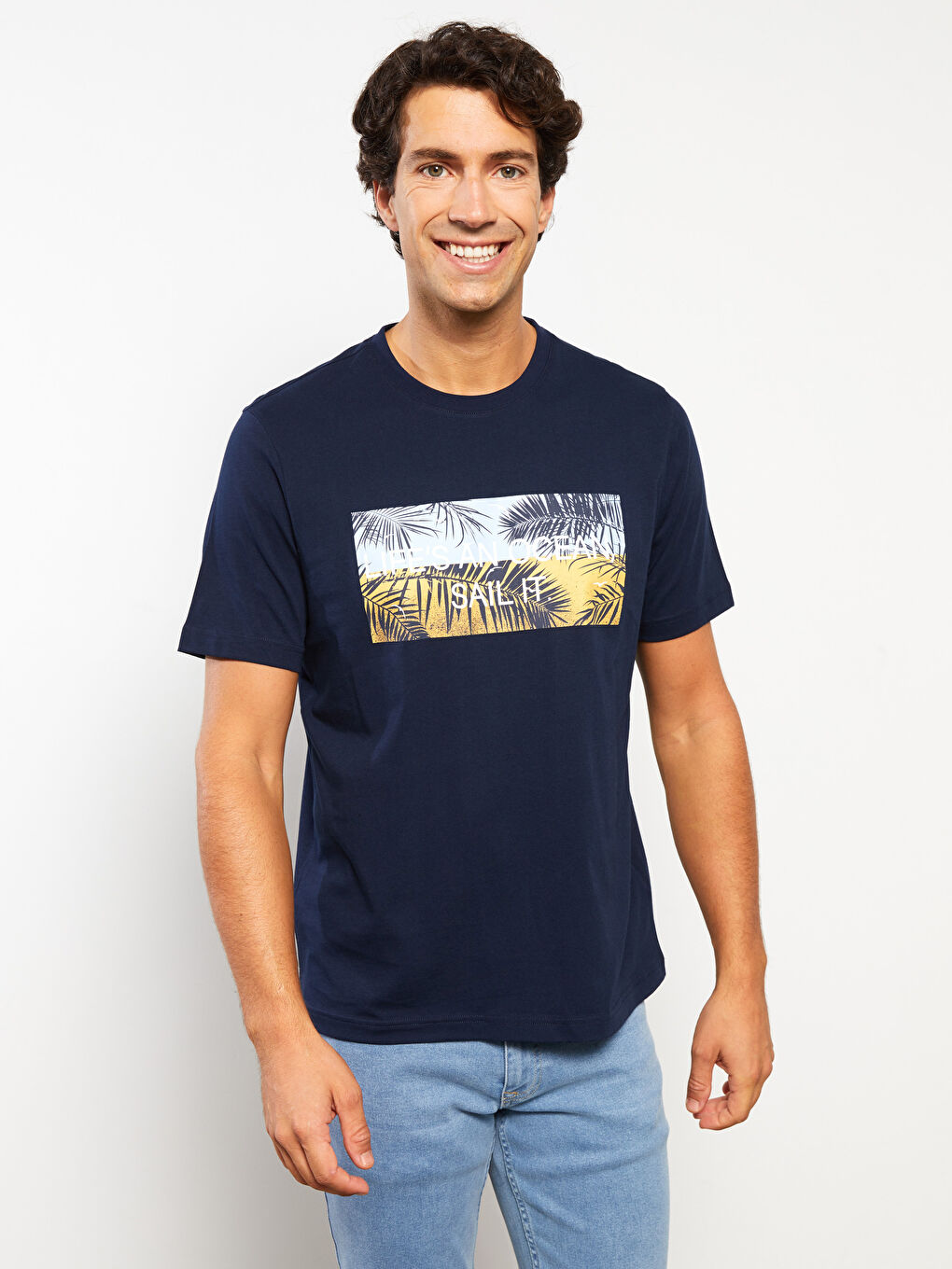 تيشيرت رجالي كم قصير مطبوع بياقة دائرية-2