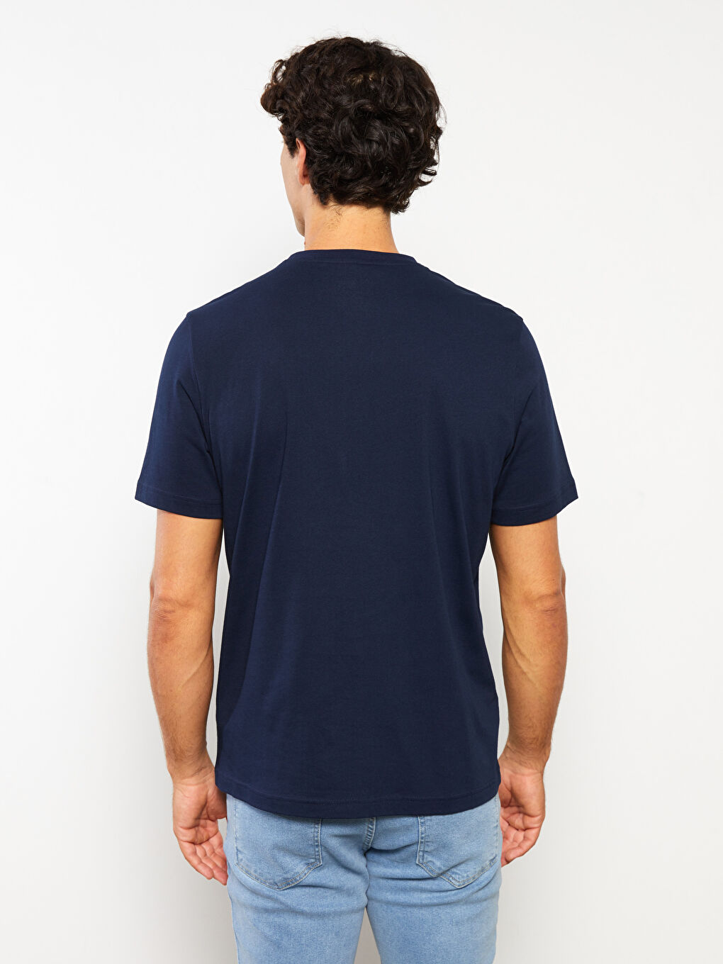 تيشيرت رجالي كم قصير مطبوع بياقة دائرية-4