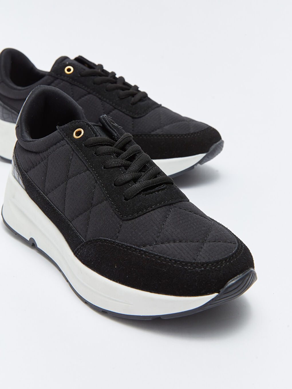 Siyah Renk Bloklu Bağcıklı Kadın Spor Ayakkabı-2