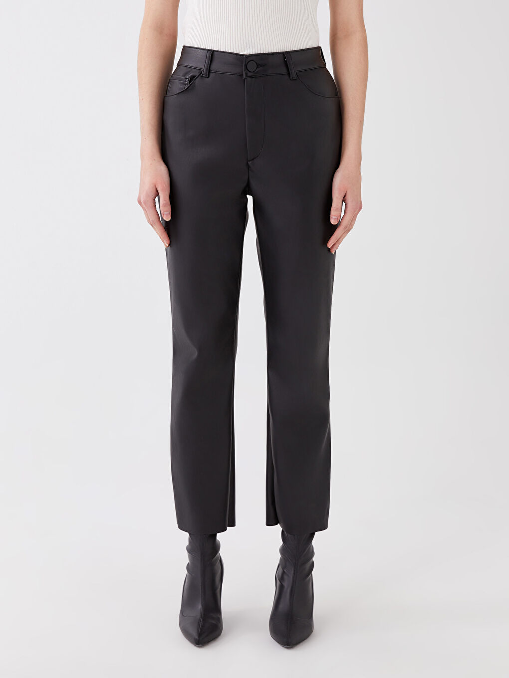 Pantaloni Standard Fit Regular din Piele Ecologică pentru Femei-5