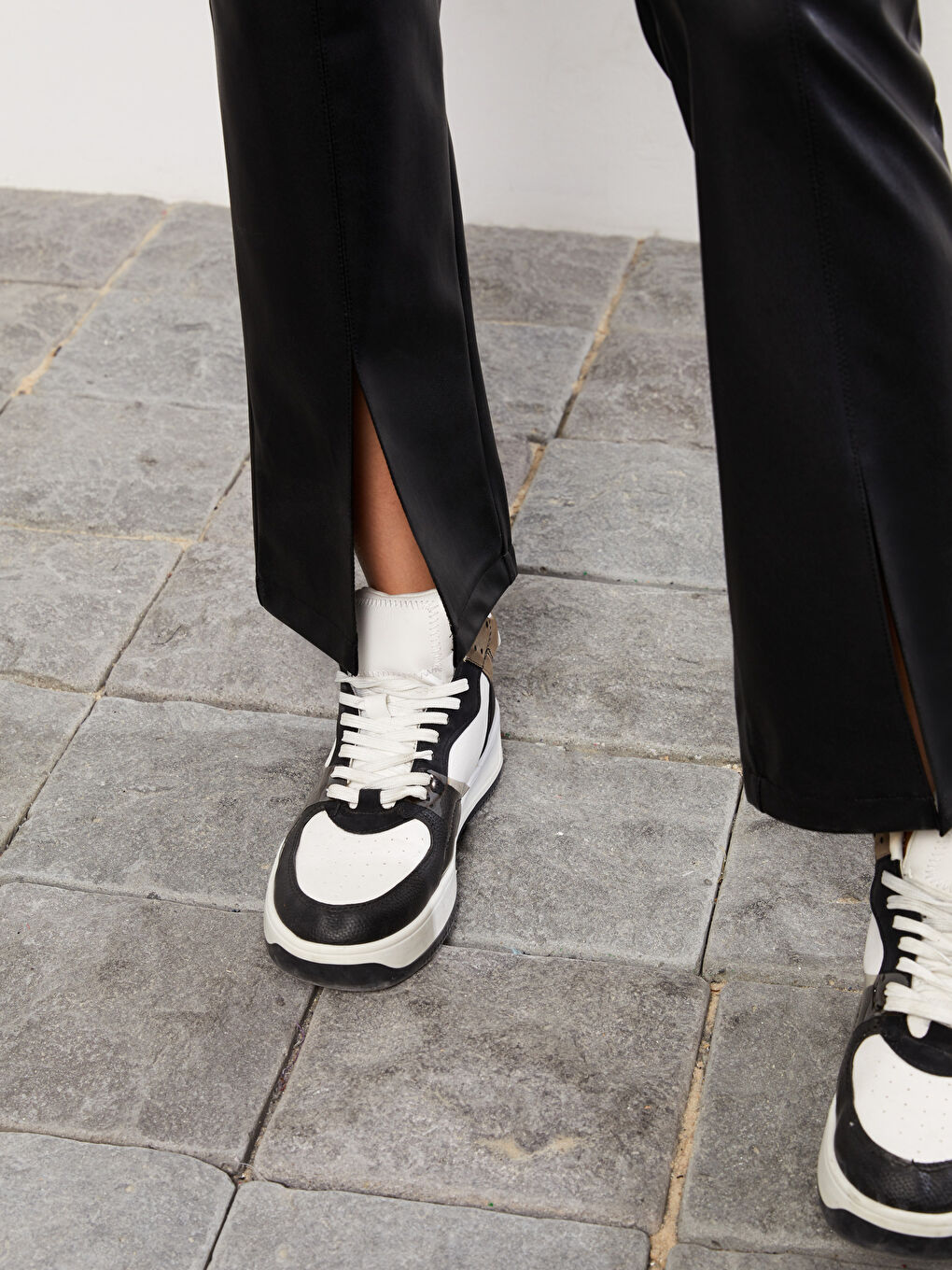 Siyah Dar Fit Kadın Deri Görünümlü Pantolon-2