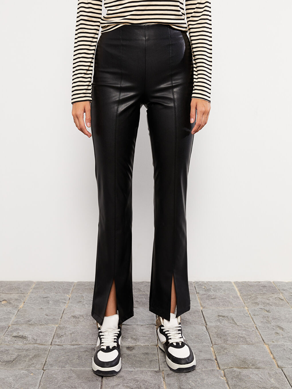 Siyah Dar Fit Kadın Deri Görünümlü Pantolon-3