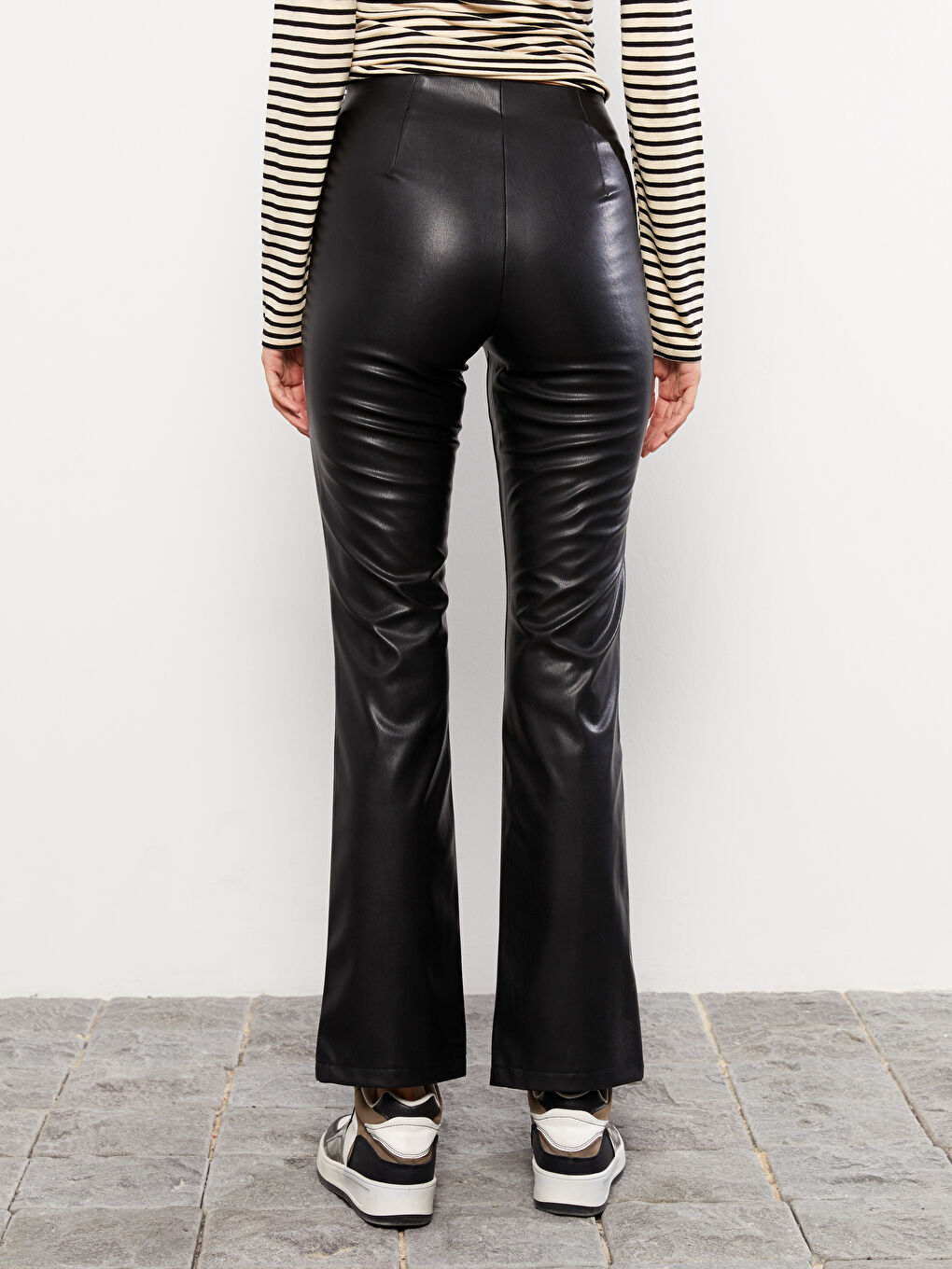 Siyah Dar Fit Kadın Deri Görünümlü Pantolon-4