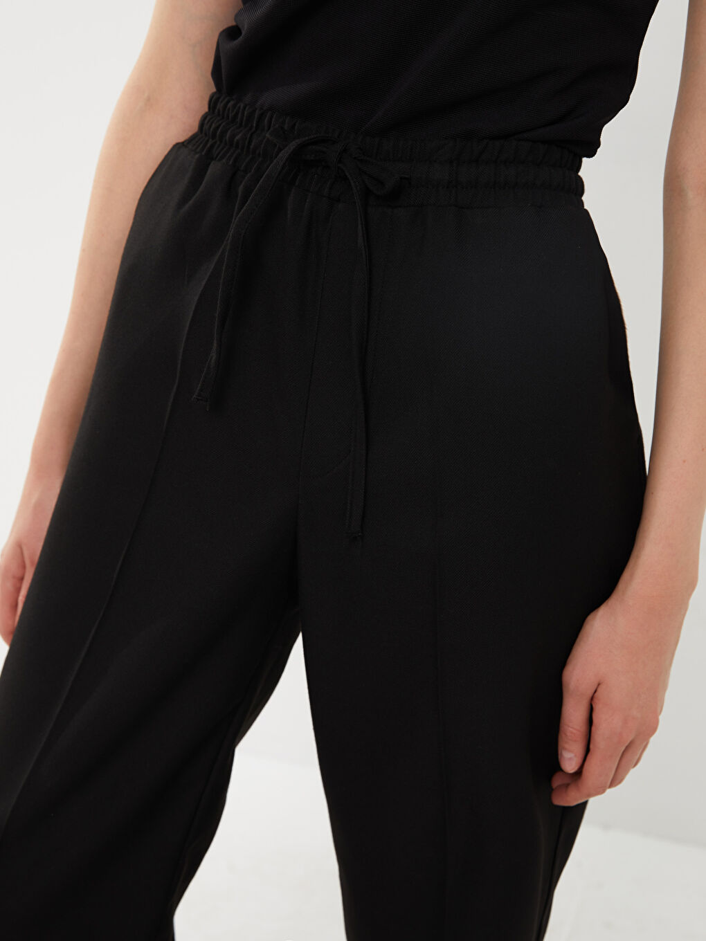 بنطلون سادة بوسط مطاطي بقصة عادية للسيدات-2