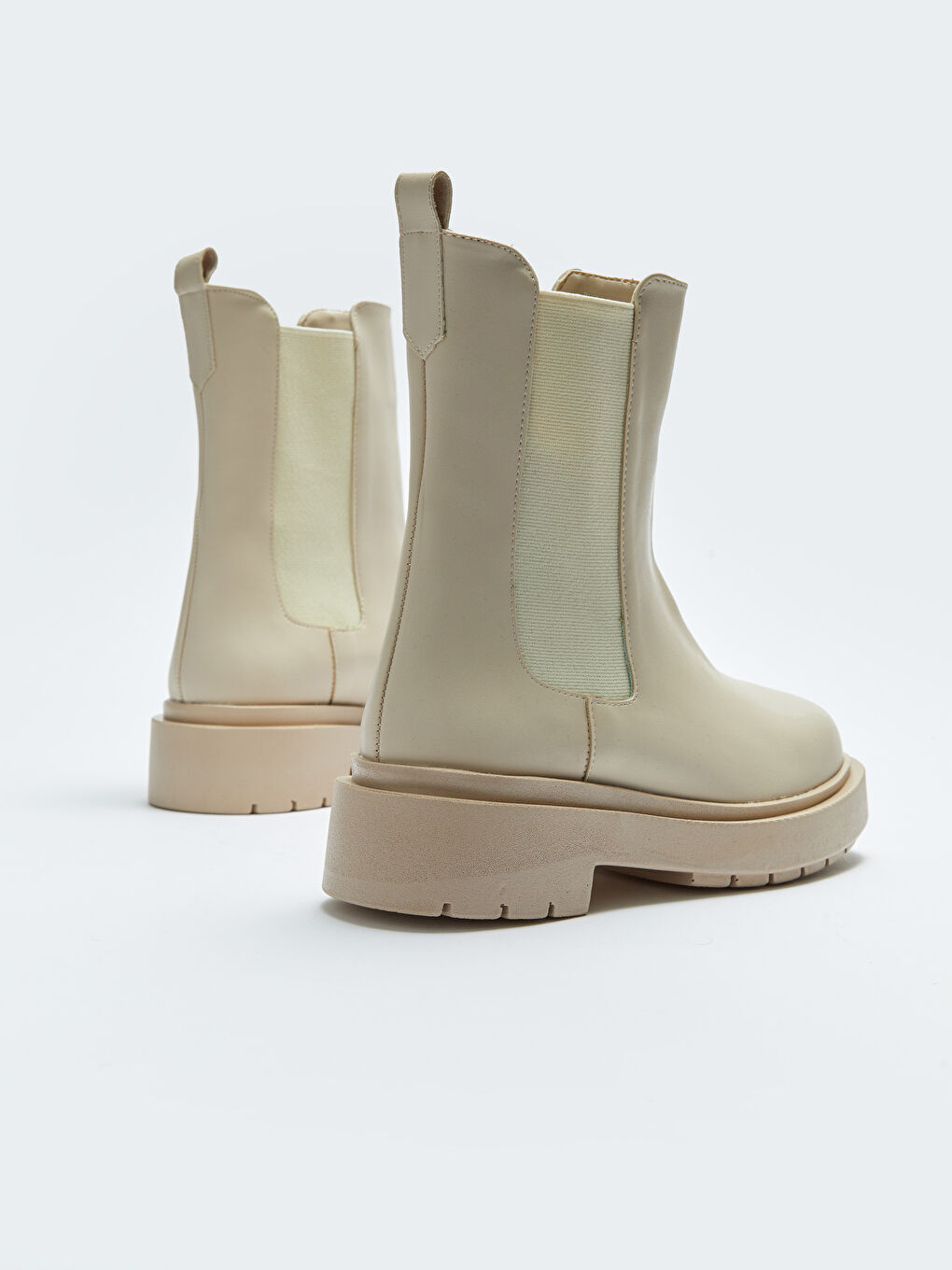 Bej Deri Görünümlü Yanları Lastikli Kadın Bot-4