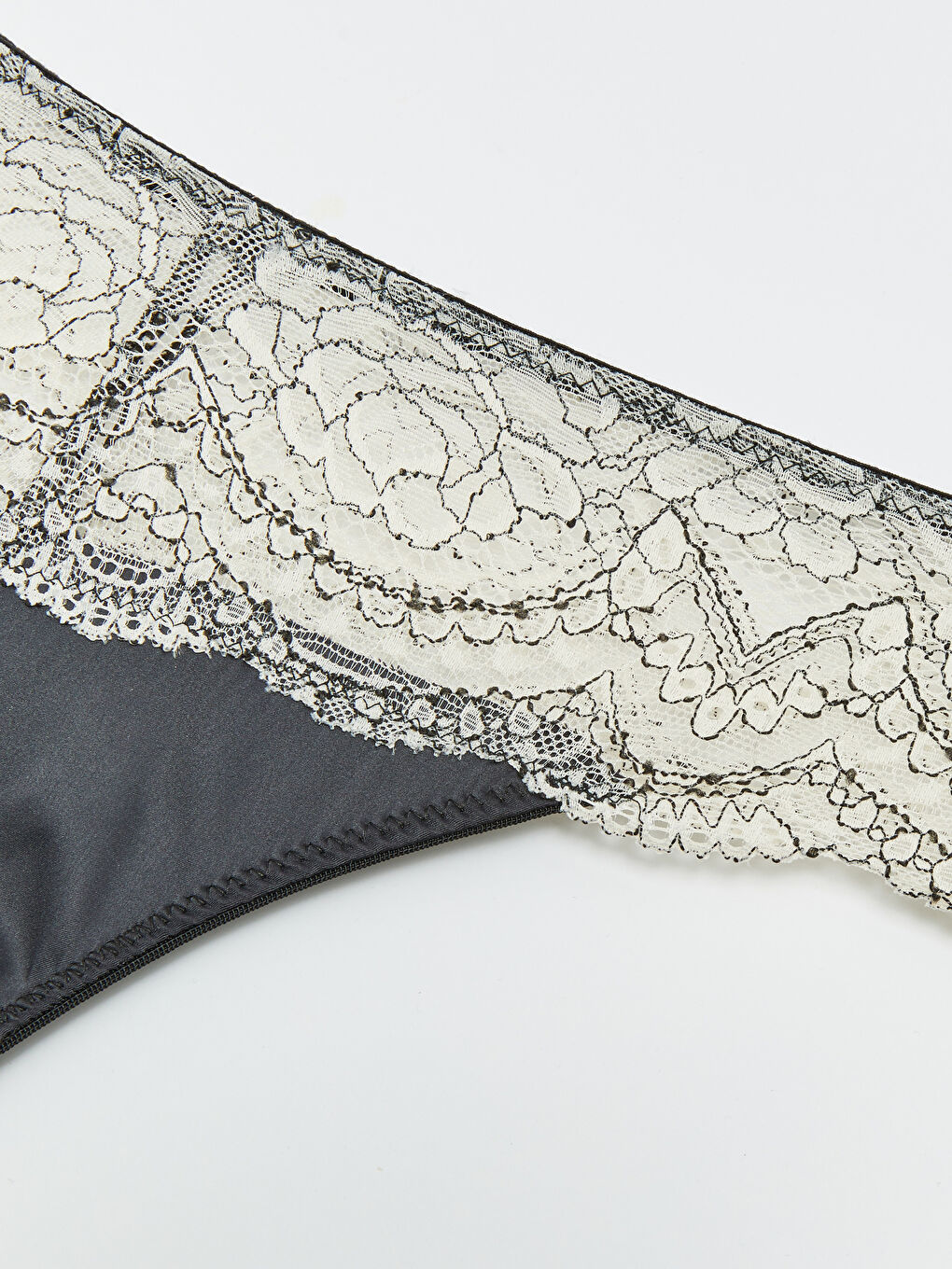Siyah Dantel Detaylı Fantezi Tanga Külot-2
