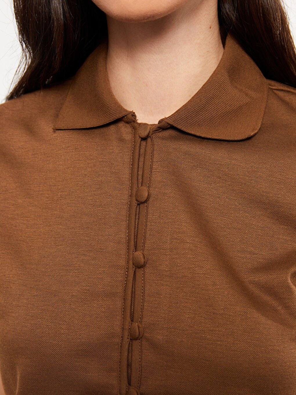 Kahverengi Polo Yaka Düz Kısa Kollu Crop Kadın Tişört-3