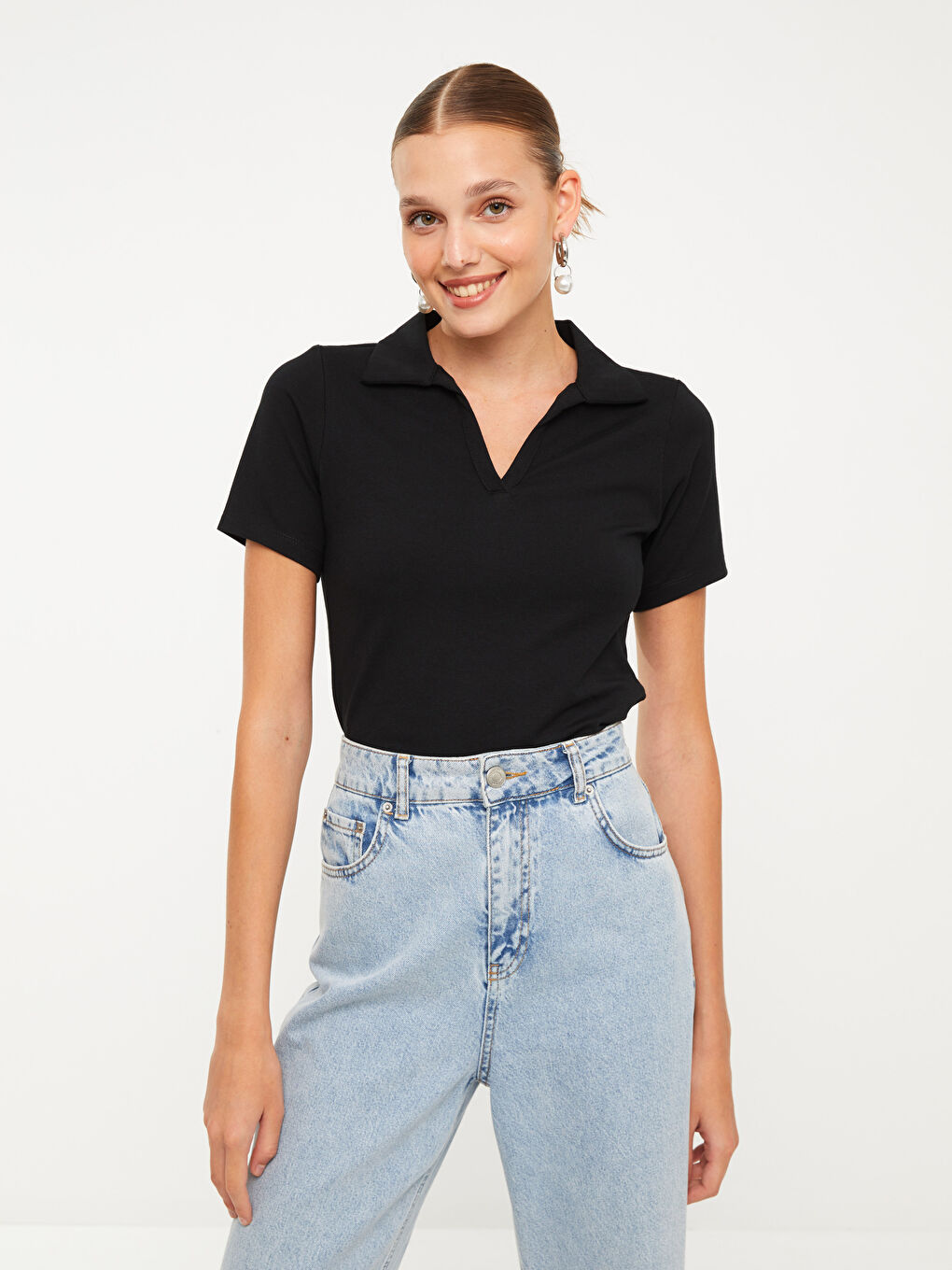 Siyah Polo Yaka Düz Kısa Kollu Kadın Tişört-1