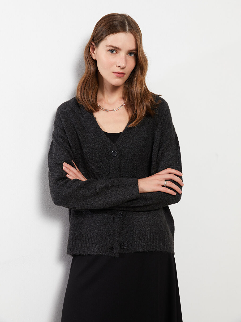 كارديجان تريكو كم طويل عادي بياقة على شكل حرف V للسيدات