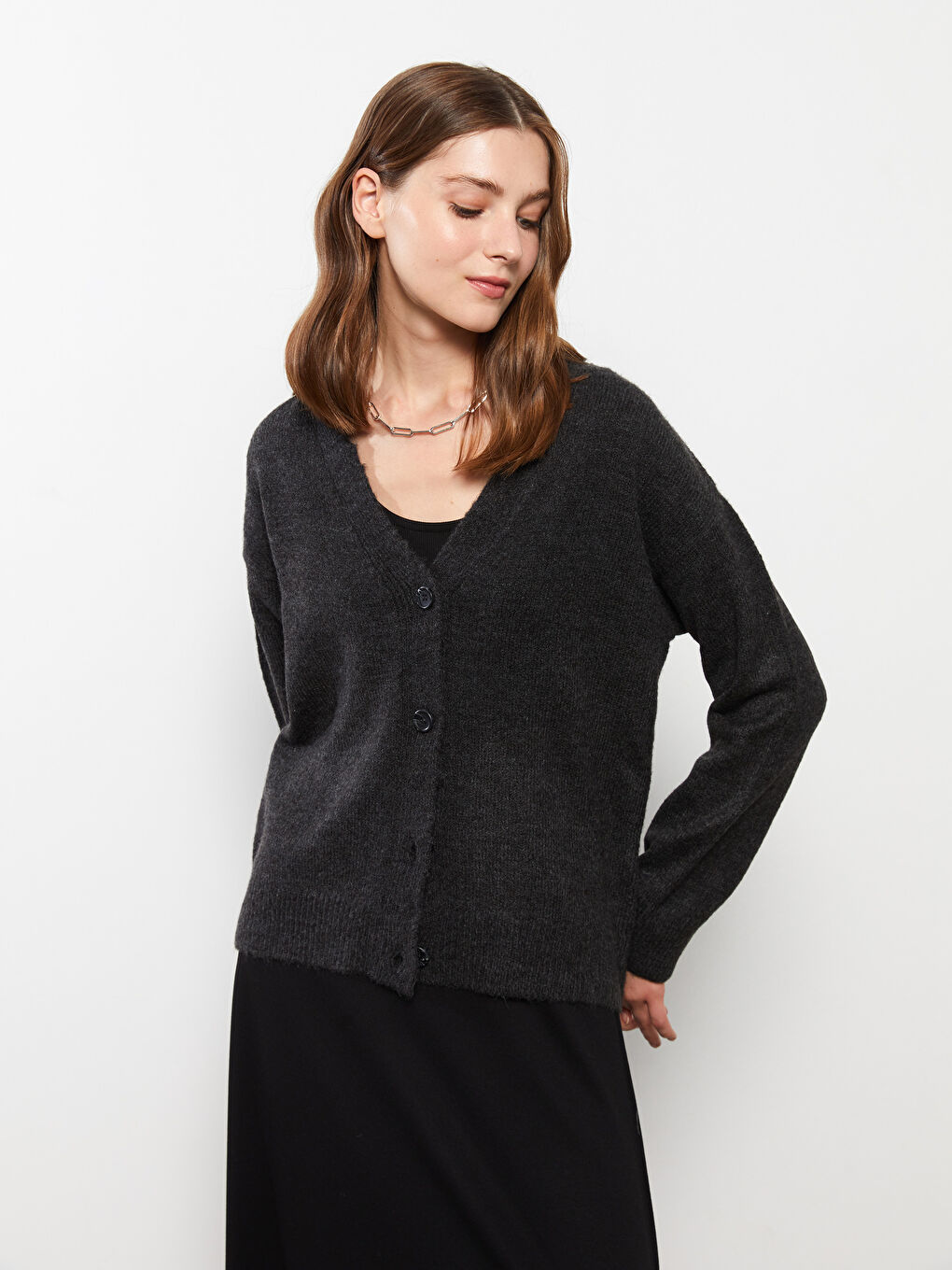 كارديجان تريكو كم طويل عادي بياقة على شكل حرف V للسيدات-1