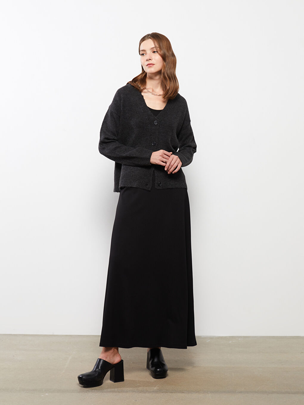 كارديجان تريكو كم طويل عادي بياقة على شكل حرف V للسيدات-2