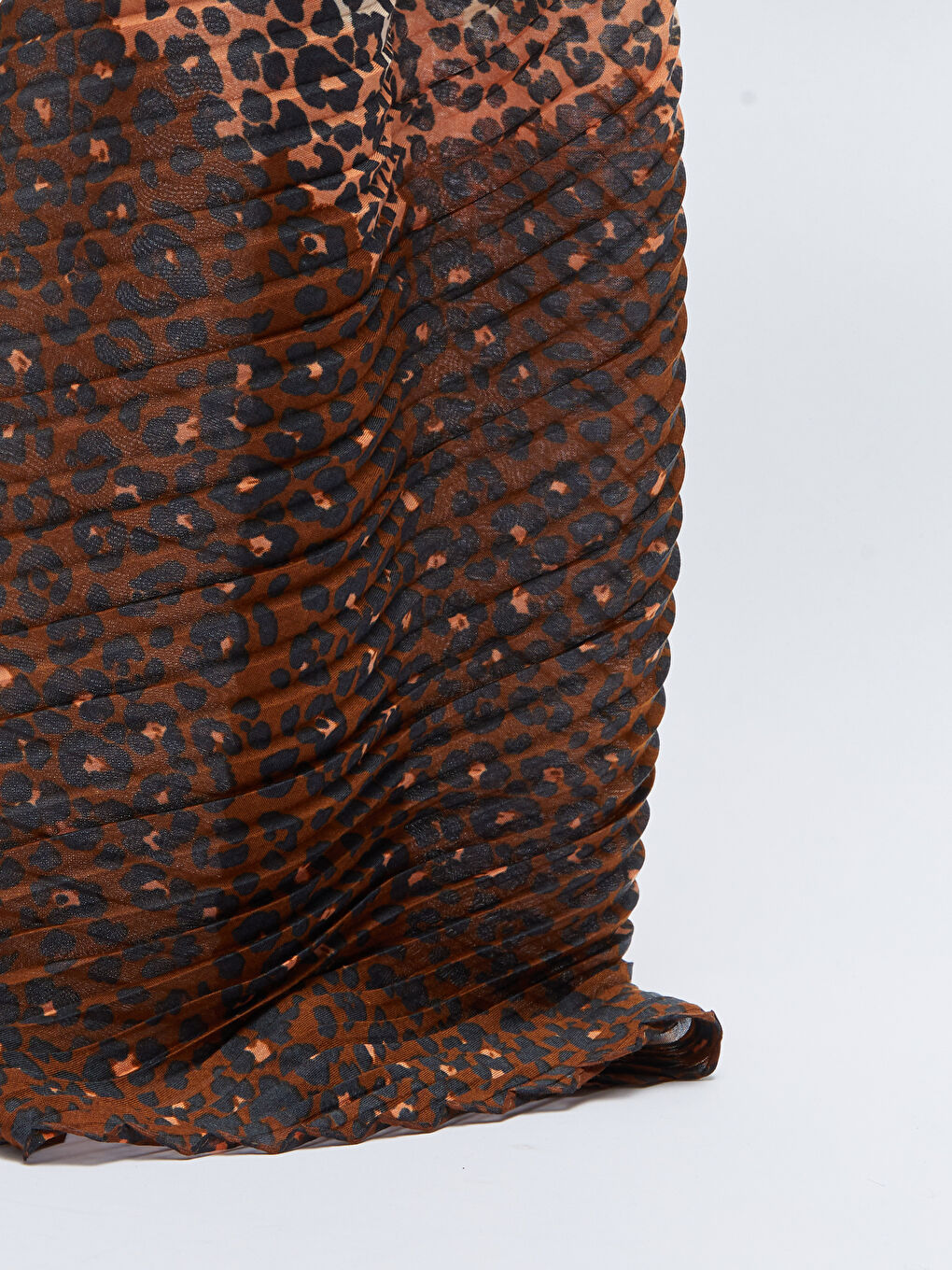 Kahverengi Leopar Desenli Kadın Şal-2