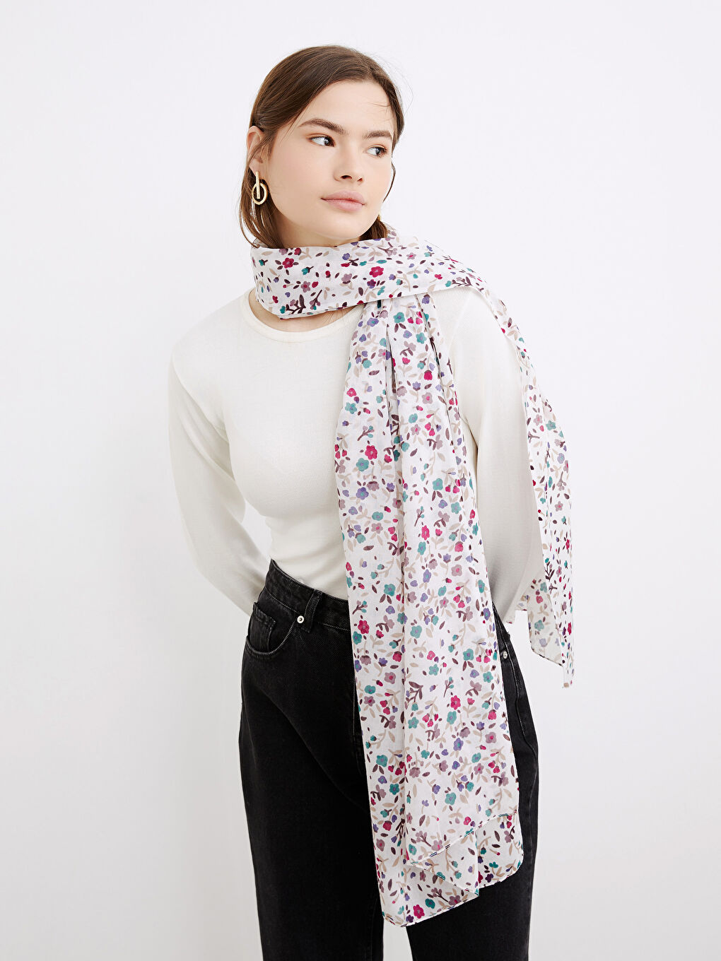 Beyaz Çiçek Desenli Kadın Şal-1