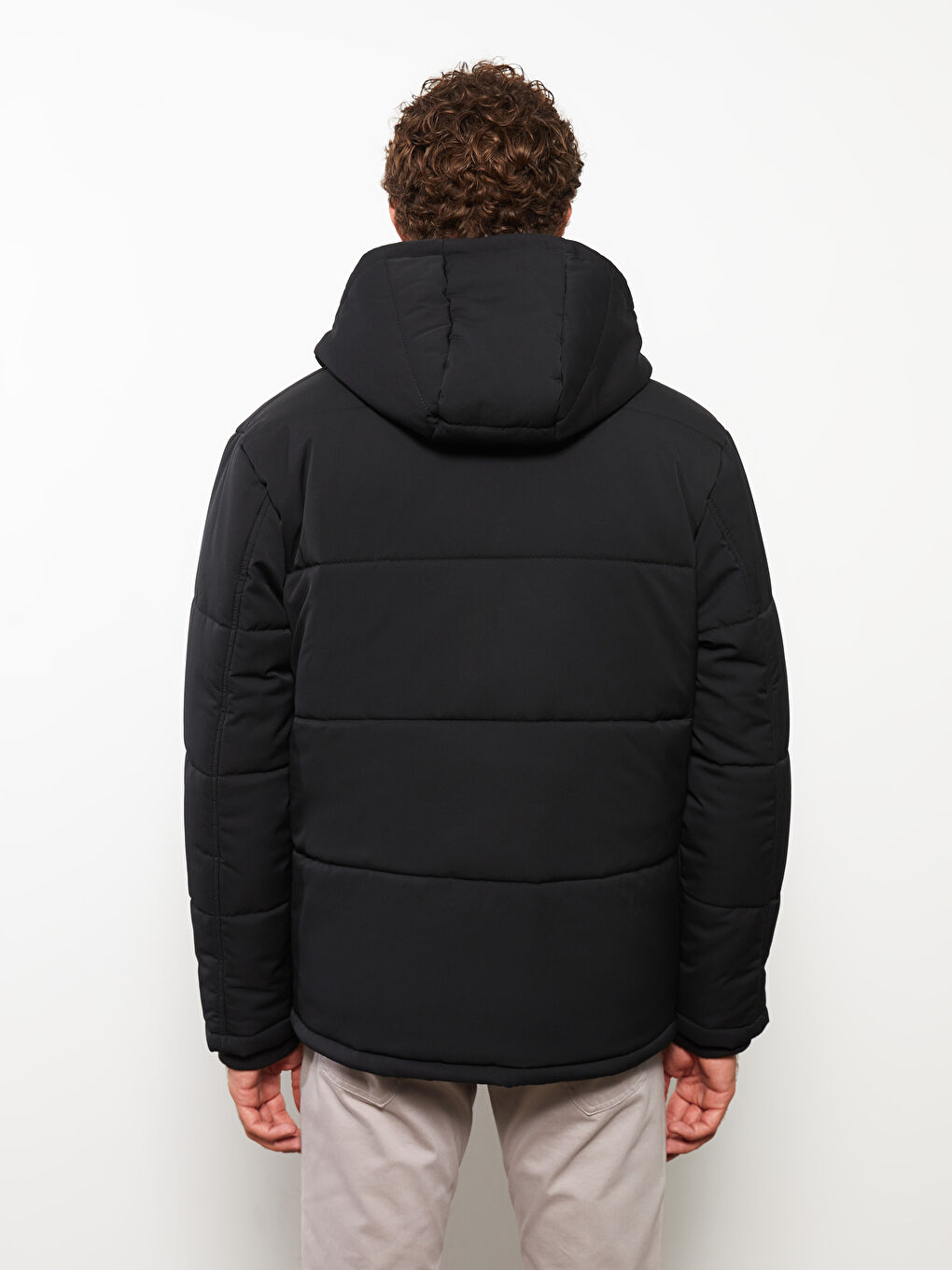 Siyah Standart Kalıp Kapüşonlu Erkek Şişme Mont-4