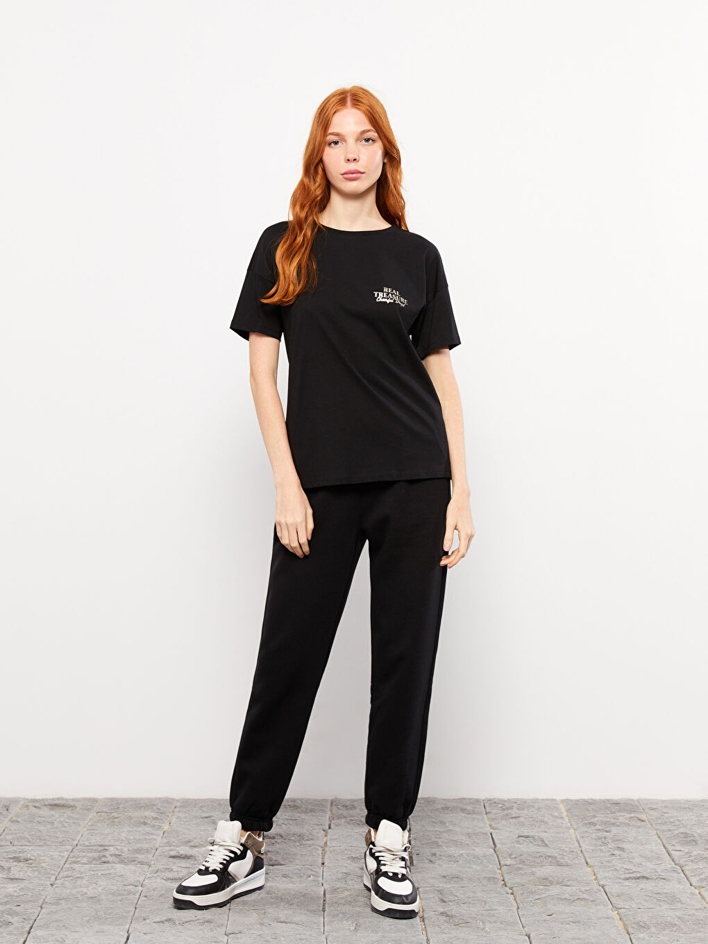 Siyah Bisiklet Yaka Baskılı Kısa Kollu Pamuklu Kadın Tişört-2