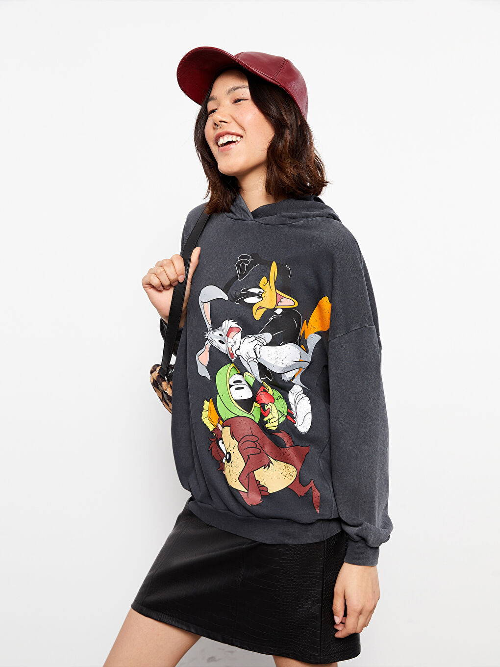 LCW Vision Antrasit Yıkamalı Bugs Bunny Baskılı Uzun Kollu Kadın Hoodie