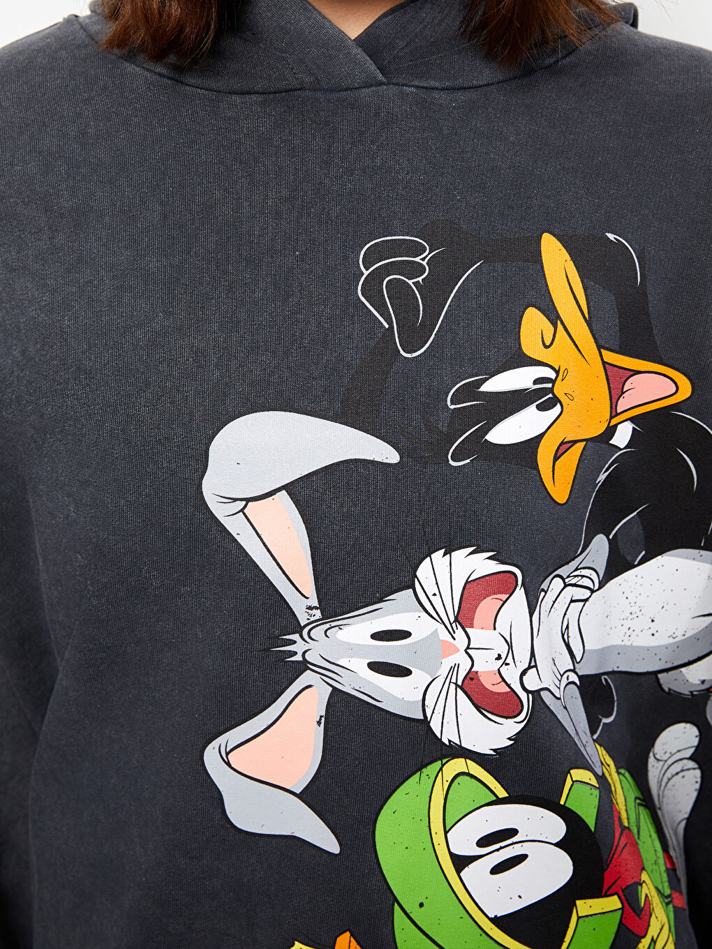 LCW Vision Antrasit Yıkamalı Bugs Bunny Baskılı Uzun Kollu Kadın Hoodie - 3