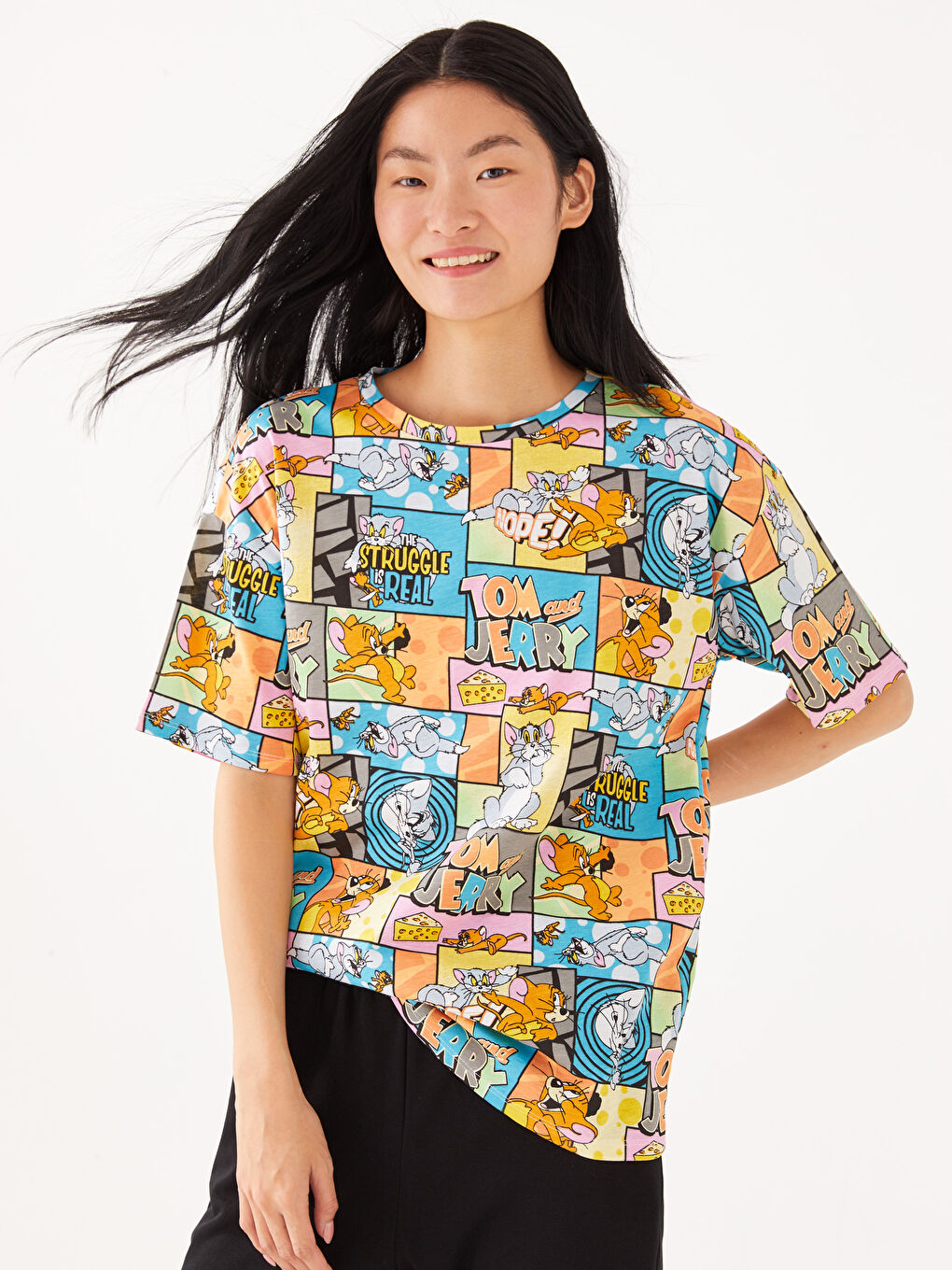Beyaz Bisiklet Yaka Tom ve Jerry Baskılı Kısa Kollu Kadın Tişört