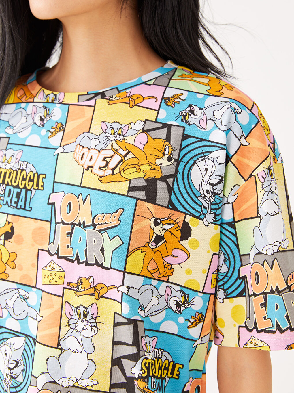 Beyaz Bisiklet Yaka Tom ve Jerry Baskılı Kısa Kollu Kadın Tişört-3