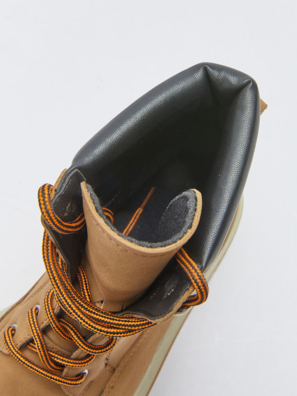 Kahverengi Bağcıklı Kadın Bot-5