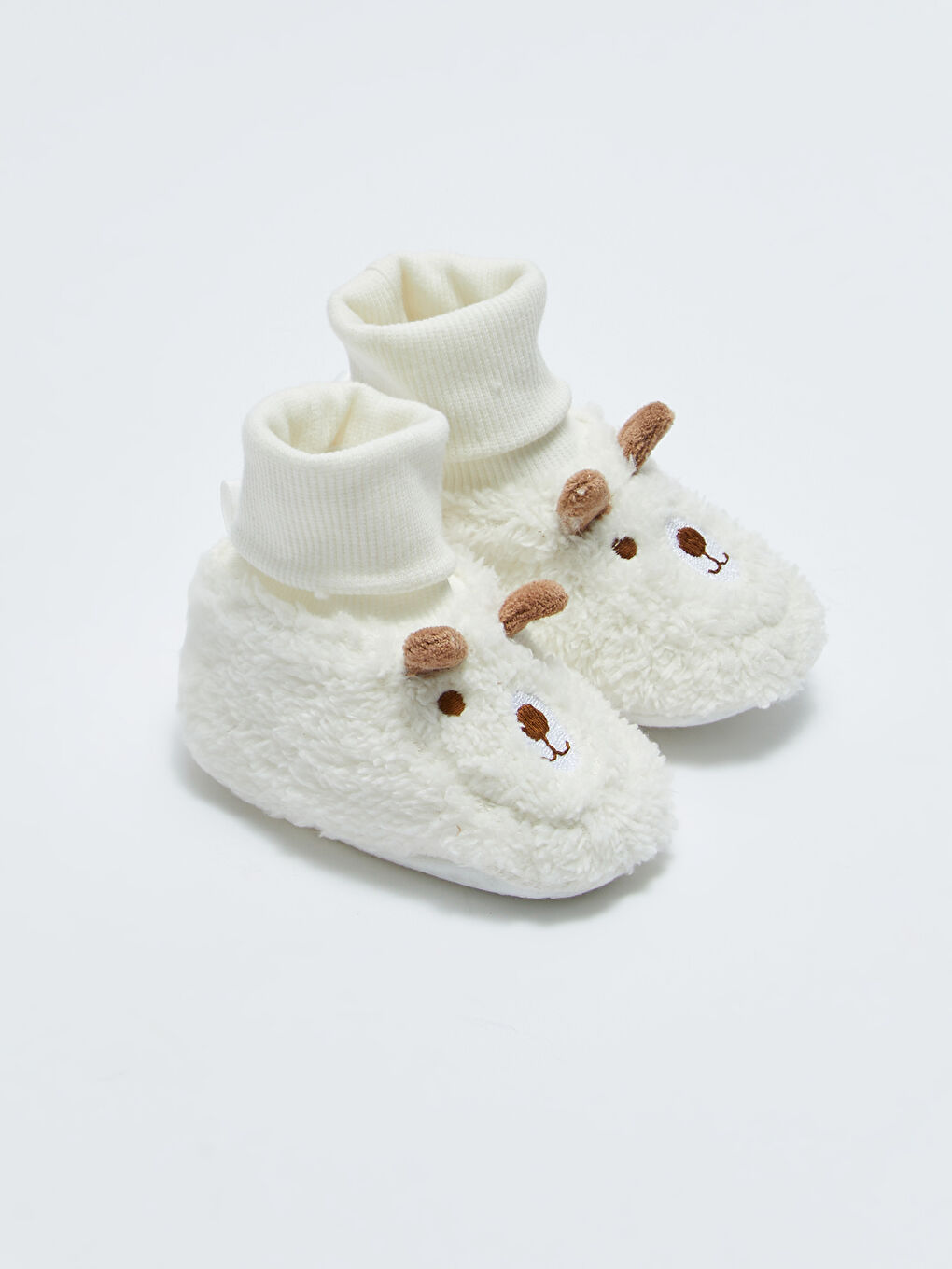Beyaz Nakışlı Çoraplı Erkek Bebek Yürüme Öncesi Ev Ayakkabısı