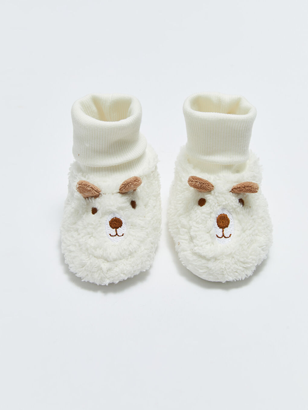 Beyaz Nakışlı Çoraplı Erkek Bebek Yürüme Öncesi Ev Ayakkabısı-2