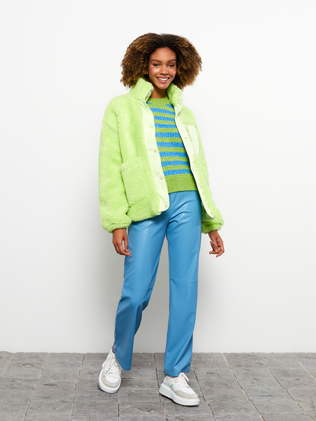 Yeşil Dik Yaka Düz Uzun Kollu Kadın Pelüş Mont-2