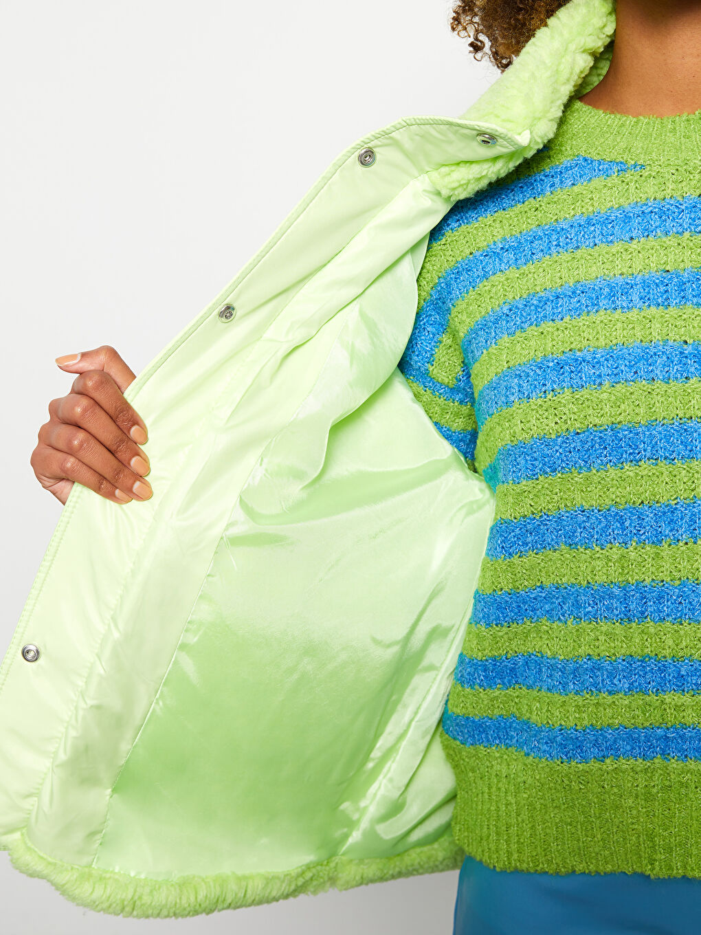 Yeşil Dik Yaka Düz Uzun Kollu Kadın Pelüş Mont-4