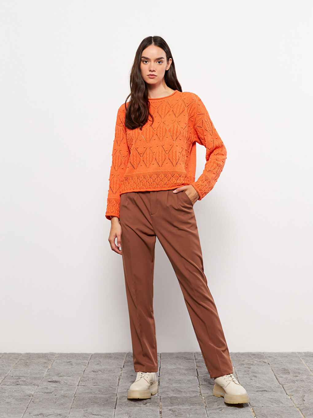 Свитер из трикотажа с длинным рукавом и круглым вырезом для женщин с ажурной вязкой-1