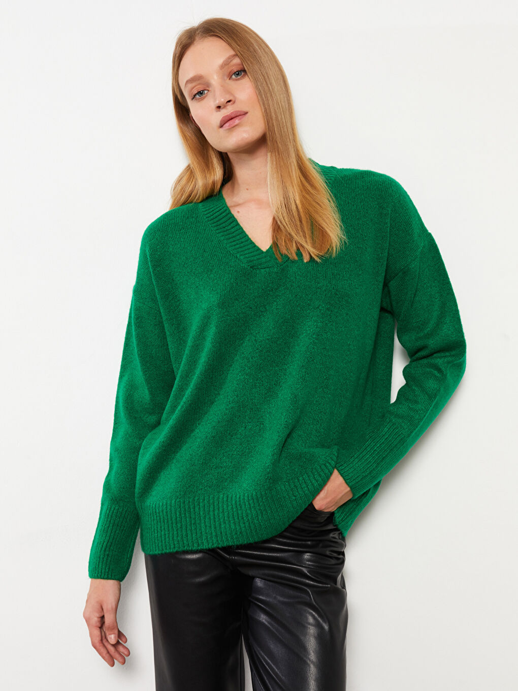 Свитер из трикотажа с V-образным вырезом, однотонный, с длинным рукавом для женщин