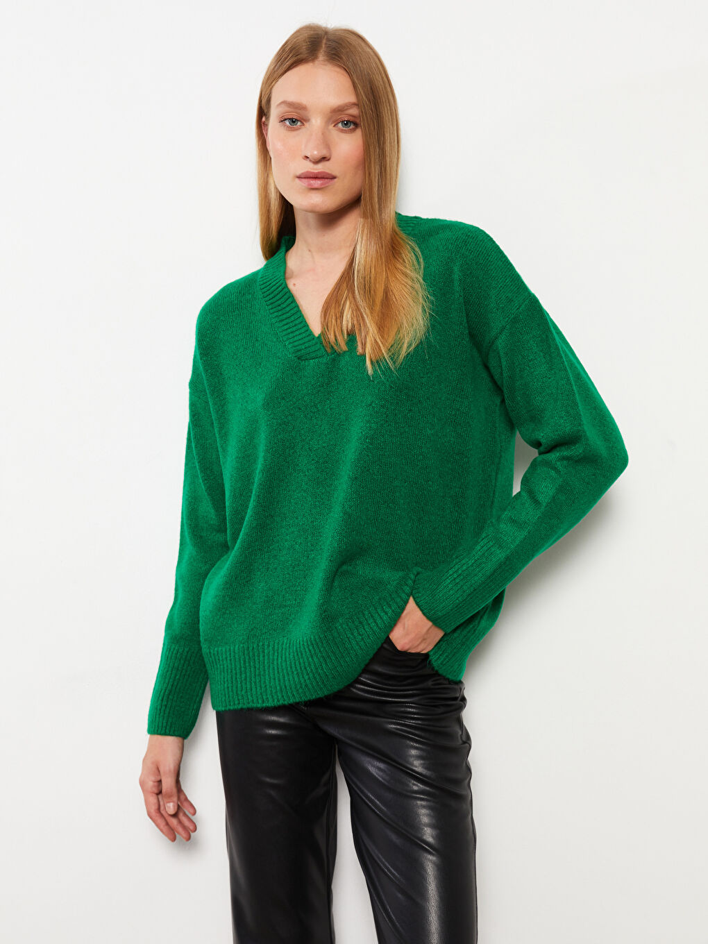 Свитер из трикотажа с V-образным вырезом, однотонный, с длинным рукавом для женщин-2