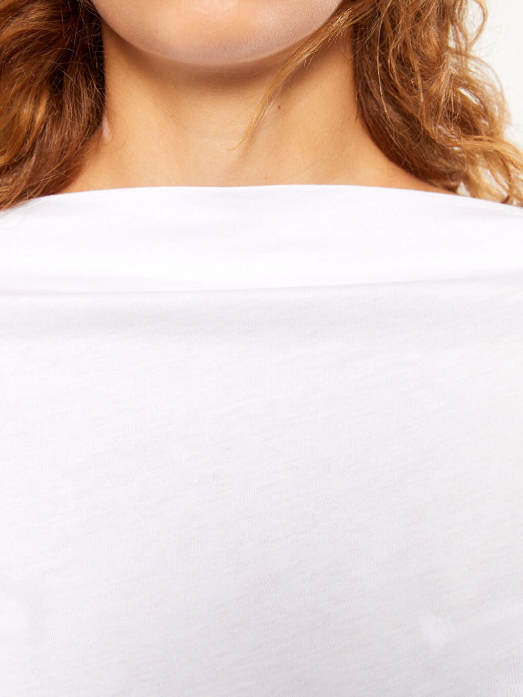 Beyaz Kayık Yaka Düz Uzun Kollu Pamuklu Kadın Tişört-3